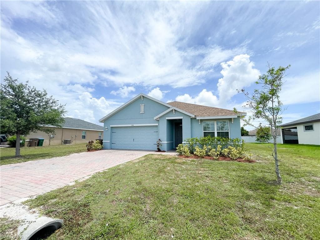 526 SW 15th TER CAPE CORAL, FL 33991