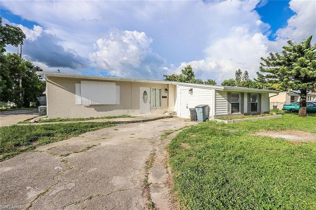 305 Bougainvillea RD W LEHIGH ACRES, FL 33936