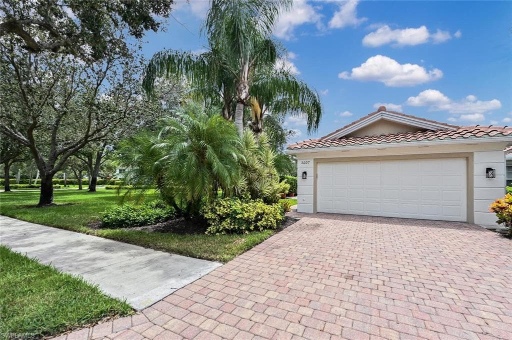 3227 Barbados LN NAPLES, FL 34119