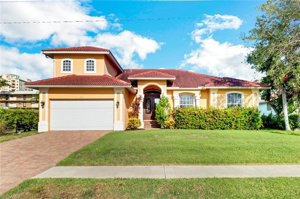 910 Seagrape DR MARCO ISLAND, FL 34145