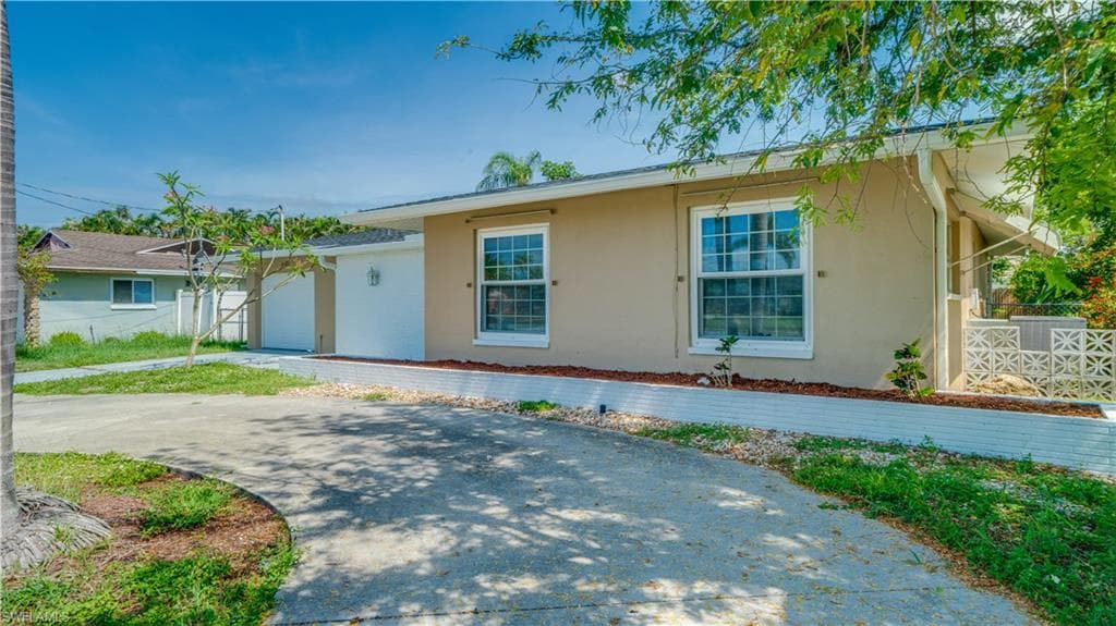 4160 Country Club BLVD CAPE CORAL, FL 33904
