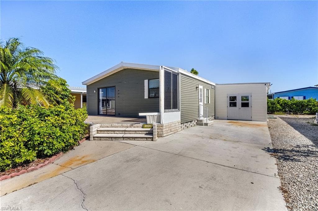 4938 Mullette LN ST. JAMES CITY, FL 33956