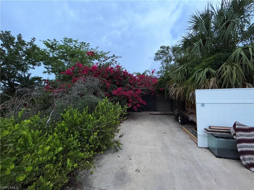 218 Maple AVE S LEHIGH ACRES, FL 33936