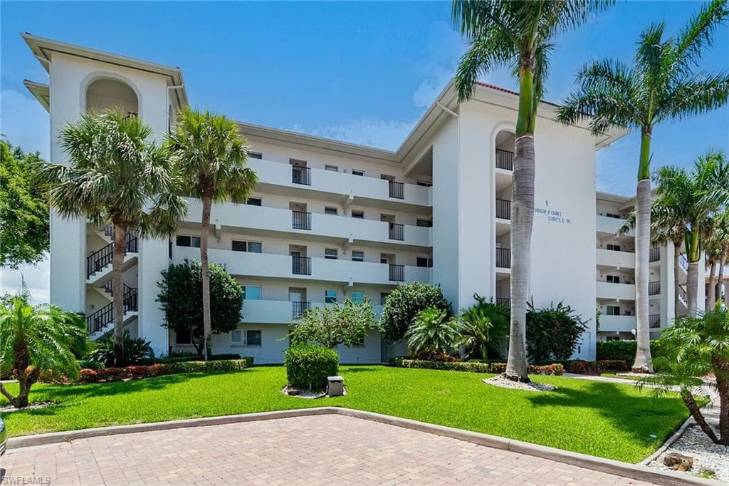 1 High Point CIR W 503 NAPLES, FL 34103