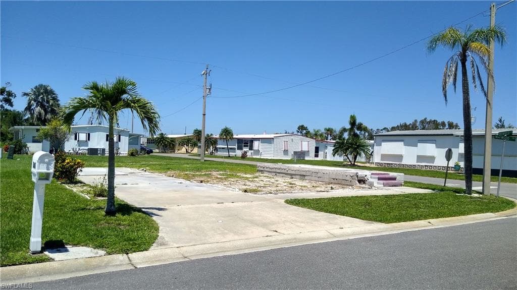 2771 Deerfield DR NORTH FORT MYERS, FL 33917