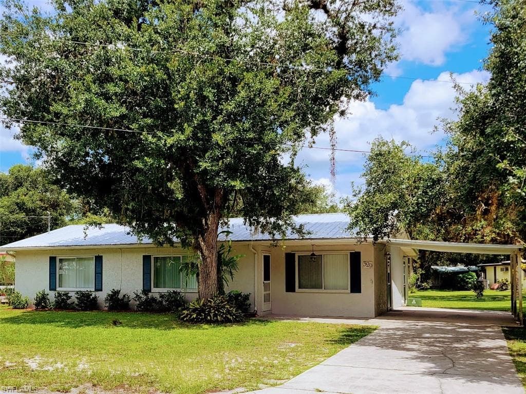 329 Riverview DR LABELLE, FL 33935