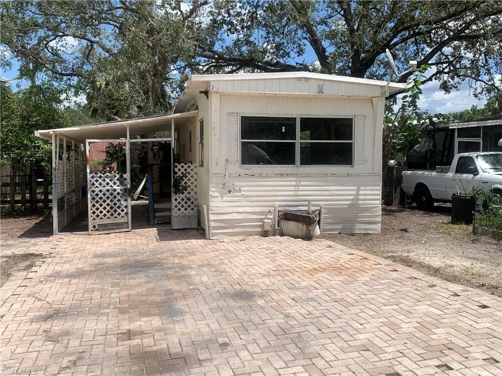 27911 Edith LN BONITA SPRINGS, FL 34135