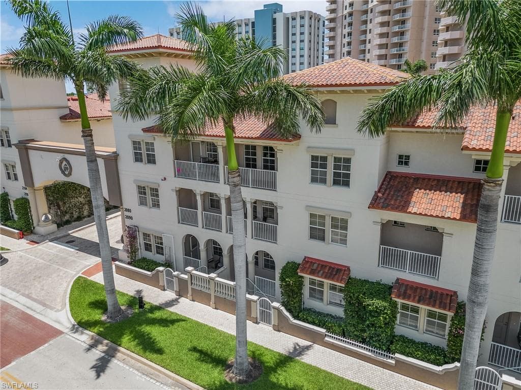 2080 W 1st ST 305 FORT MYERS, FL 33901