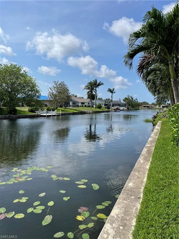 533 SE 19th CT CAPE CORAL, FL 33990