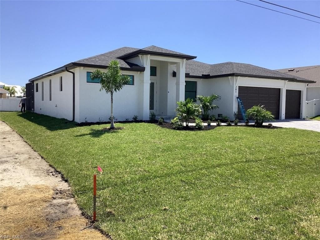 201 SW 31st PL CAPE CORAL, FL 33991