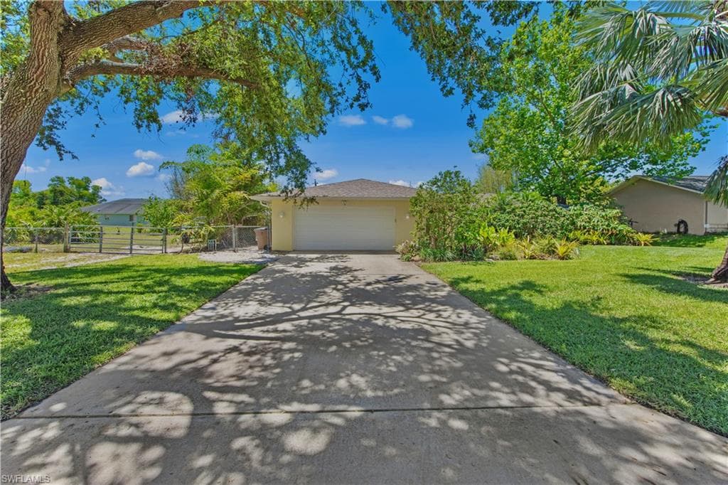 3911 5th ST W LEHIGH ACRES, FL 33971