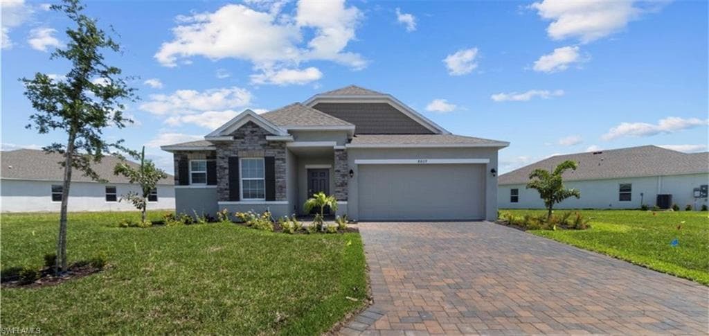 8809 Cascade Price CIR NORTH FORT MYERS, FL 33917
