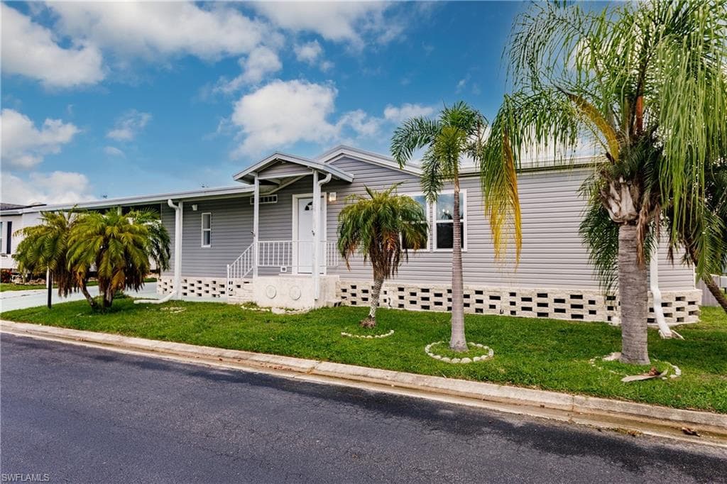 5525 Adam DR NORTH FORT MYERS, FL 33917