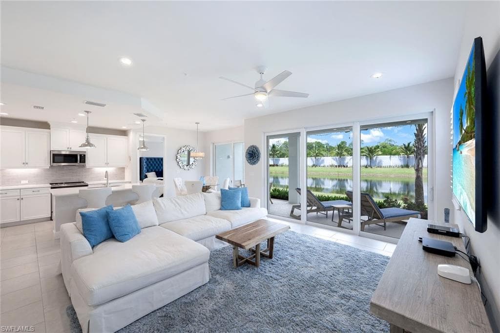 2561 Seychelles DR 304 NAPLES, FL 34112