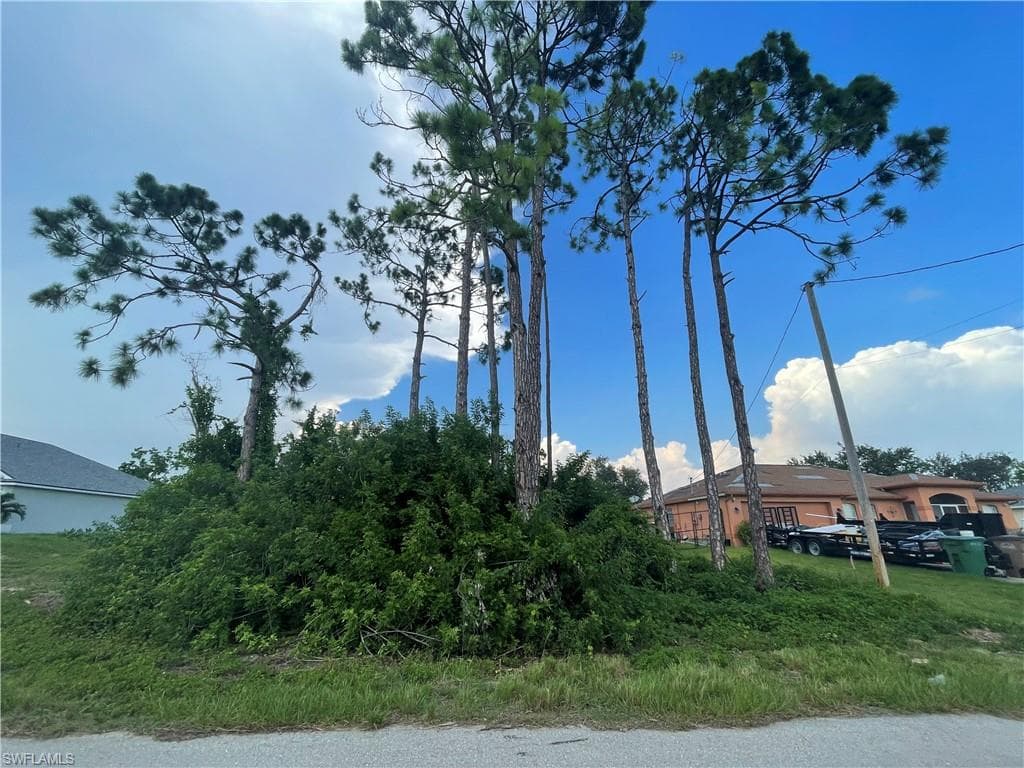 1701 NE 44th TER CAPE CORAL, FL 33909