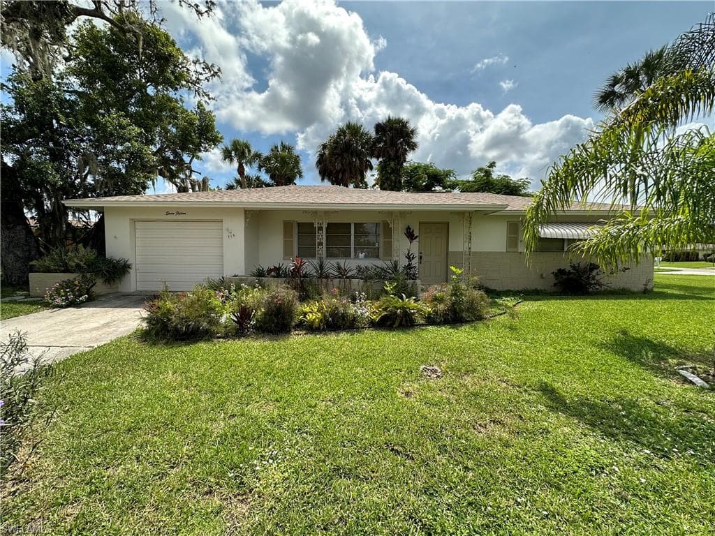715 Willow DR LEHIGH ACRES, FL 33936