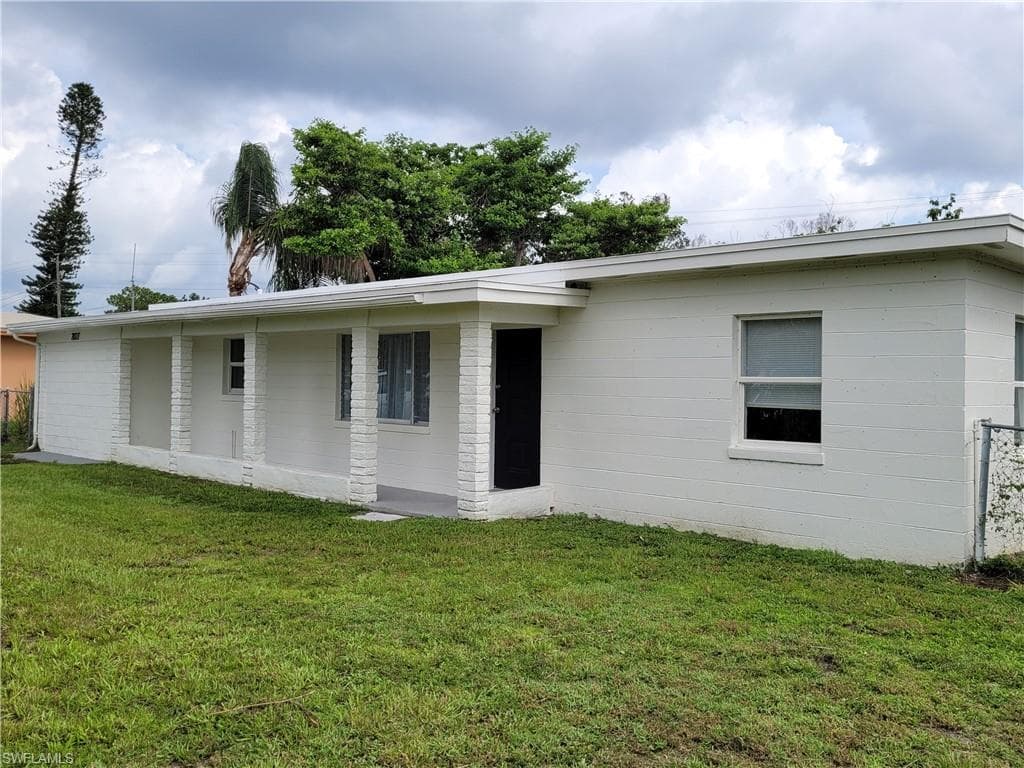 2027 Maravilla CIR FORT MYERS, FL 33901
