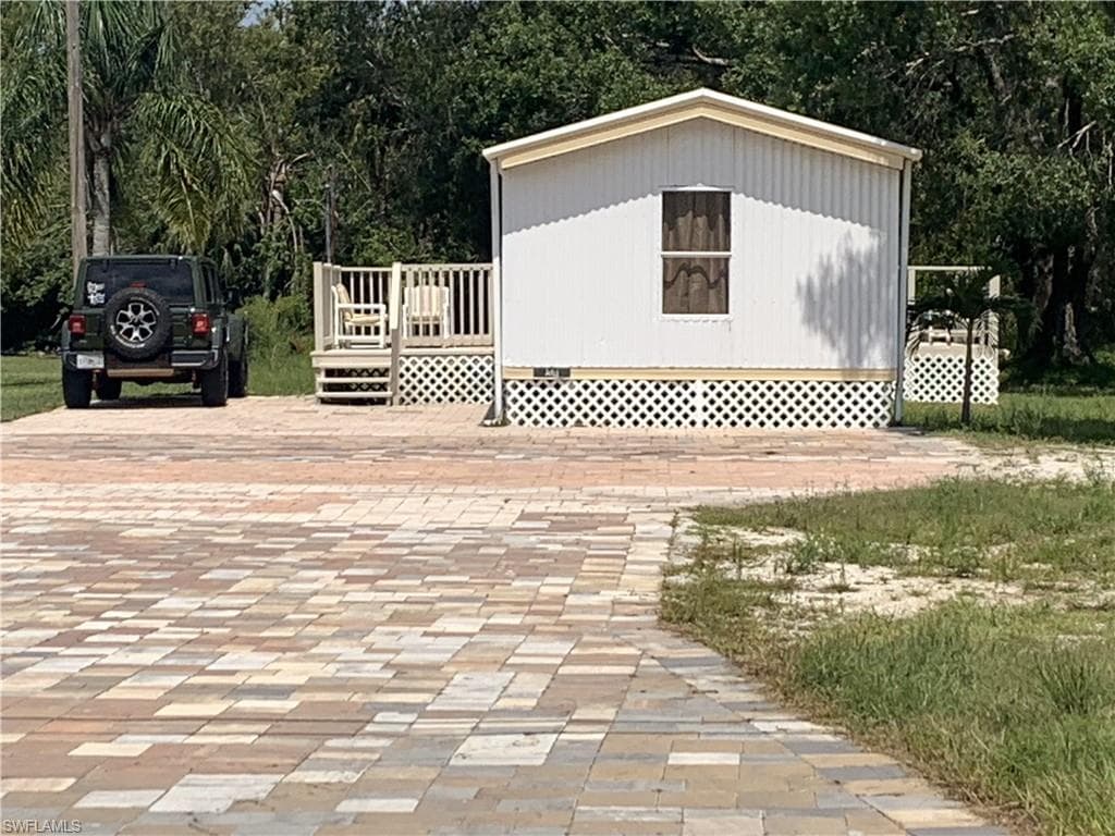 8085 Bartholomew DR NORTH FORT MYERS, FL 33917