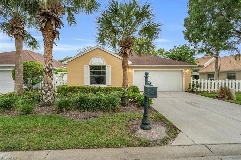 1092 Silverstrand DR NAPLES, FL 34110