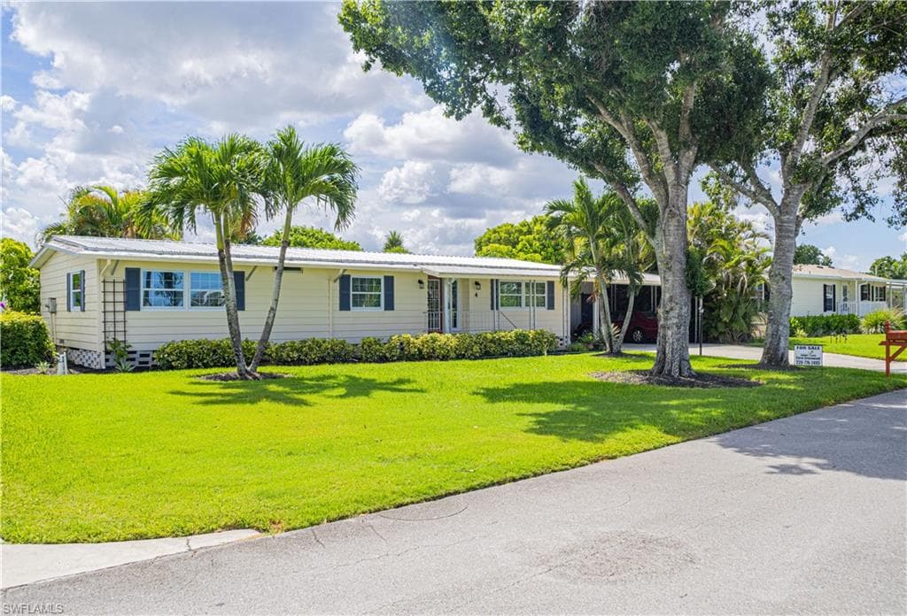 4 Chateau Way WAY NAPLES, FL 34112
