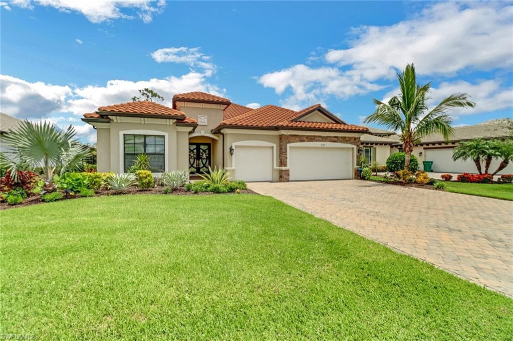 2107 Antigua LN NAPLES, FL 34120