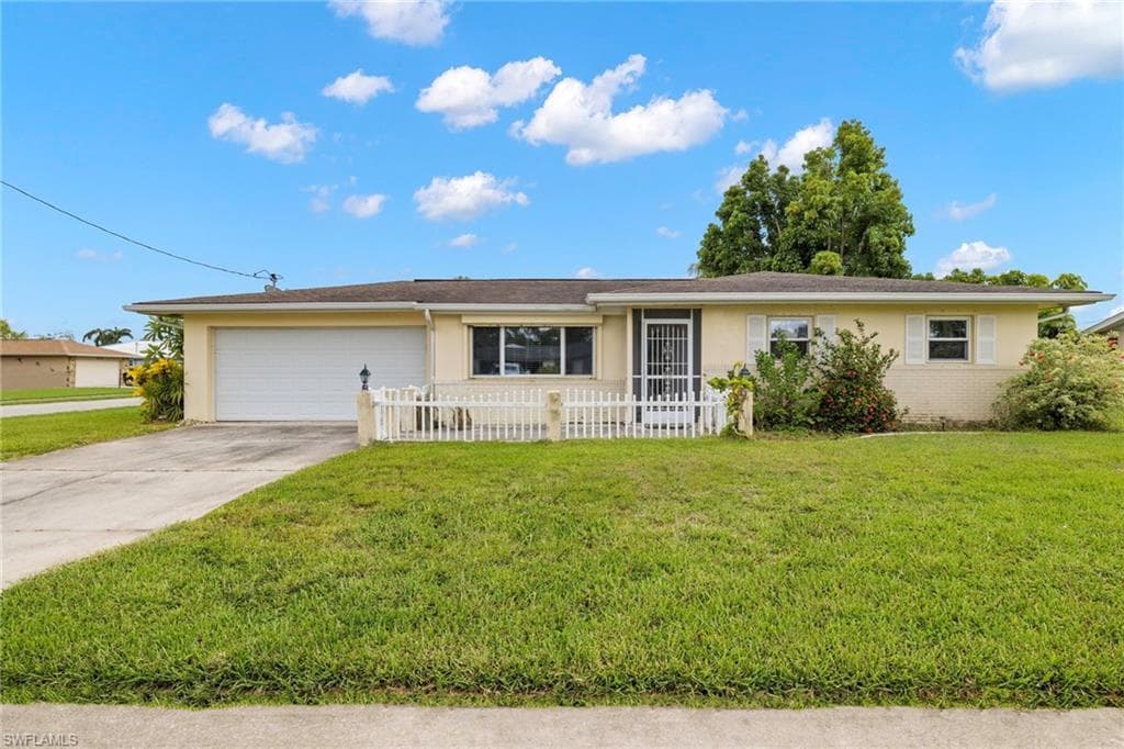 1635 White Plains TER NORTH FORT MYERS, FL 33903
