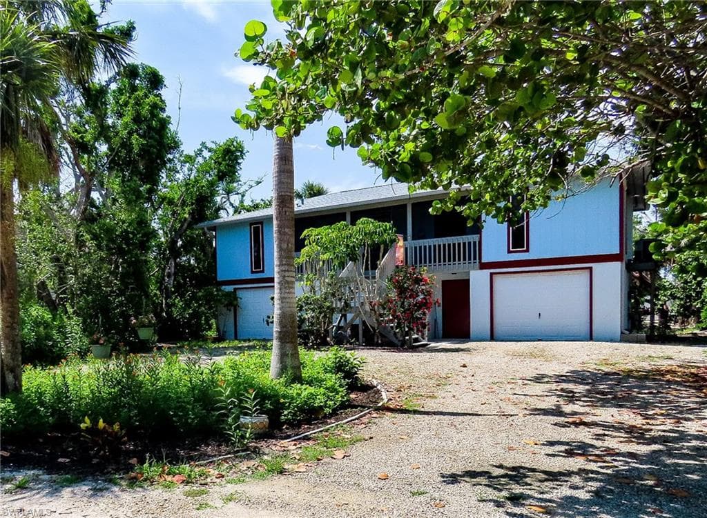 1535 Centre ST SANIBEL, FL 33957
