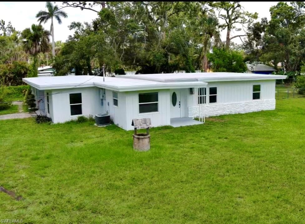 1486 Piney RD NORTH FORT MYERS, FL 33903