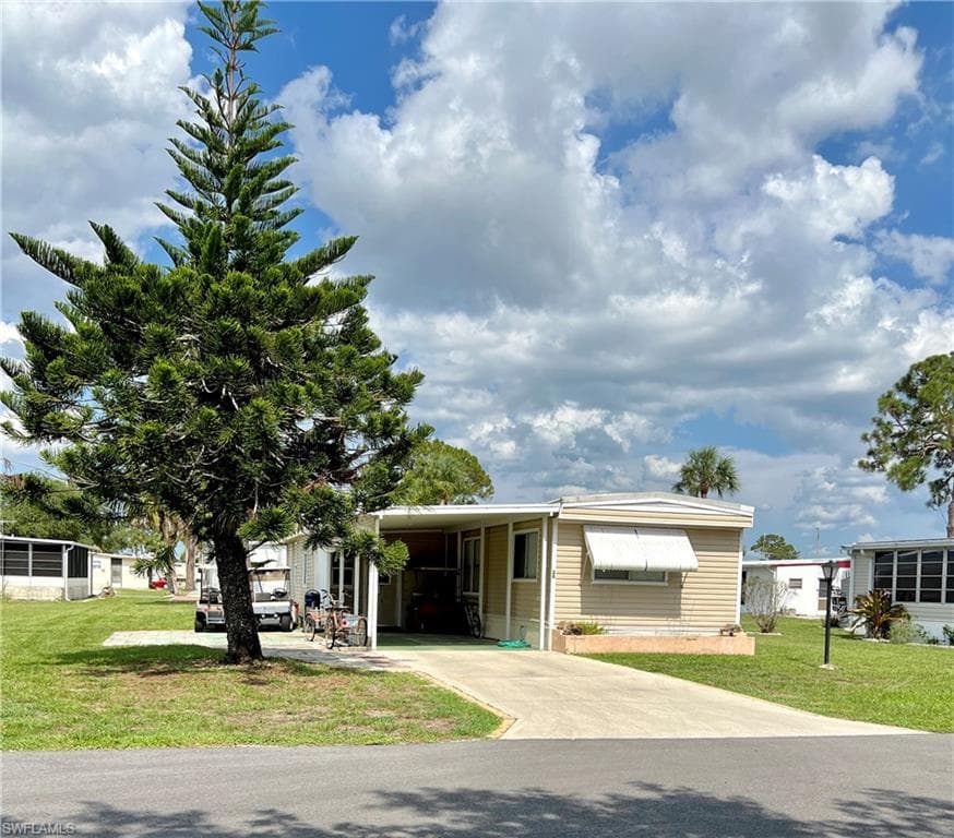 27547 Macke DR BONITA SPRINGS, FL 34135