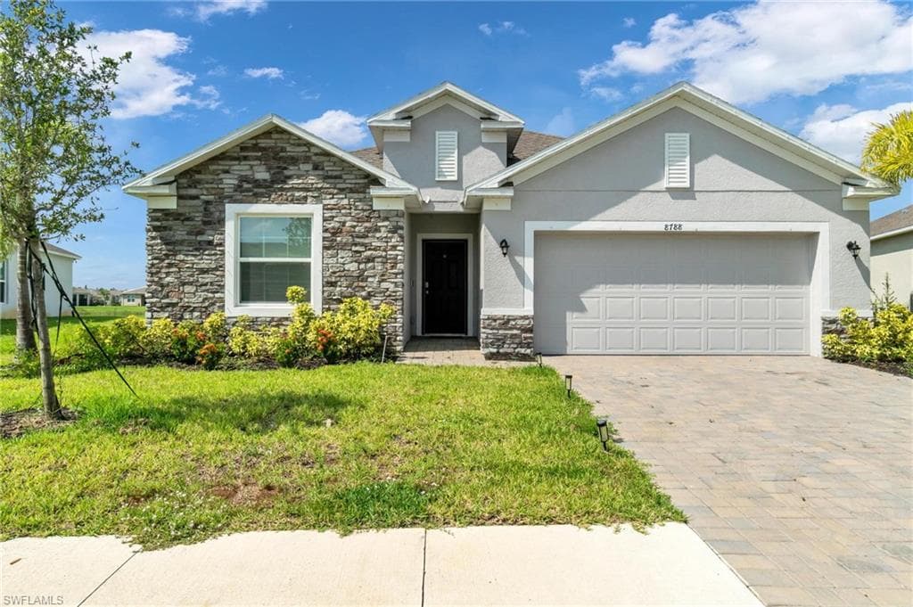 8788 Cascade Price CIR NORTH FORT MYERS, FL 33917