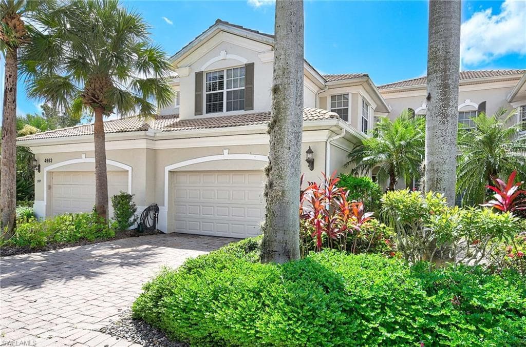 4982 Shaker Heights CT 101 NAPLES, FL 34112