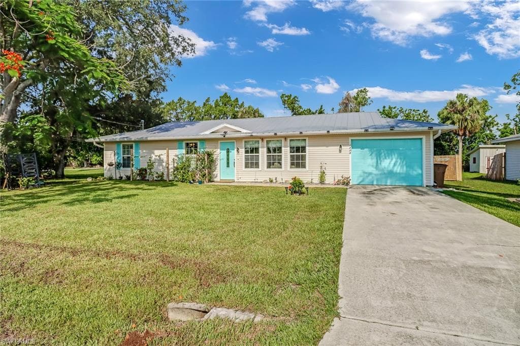 2220 Safe Harbour CT ALVA, FL 33920