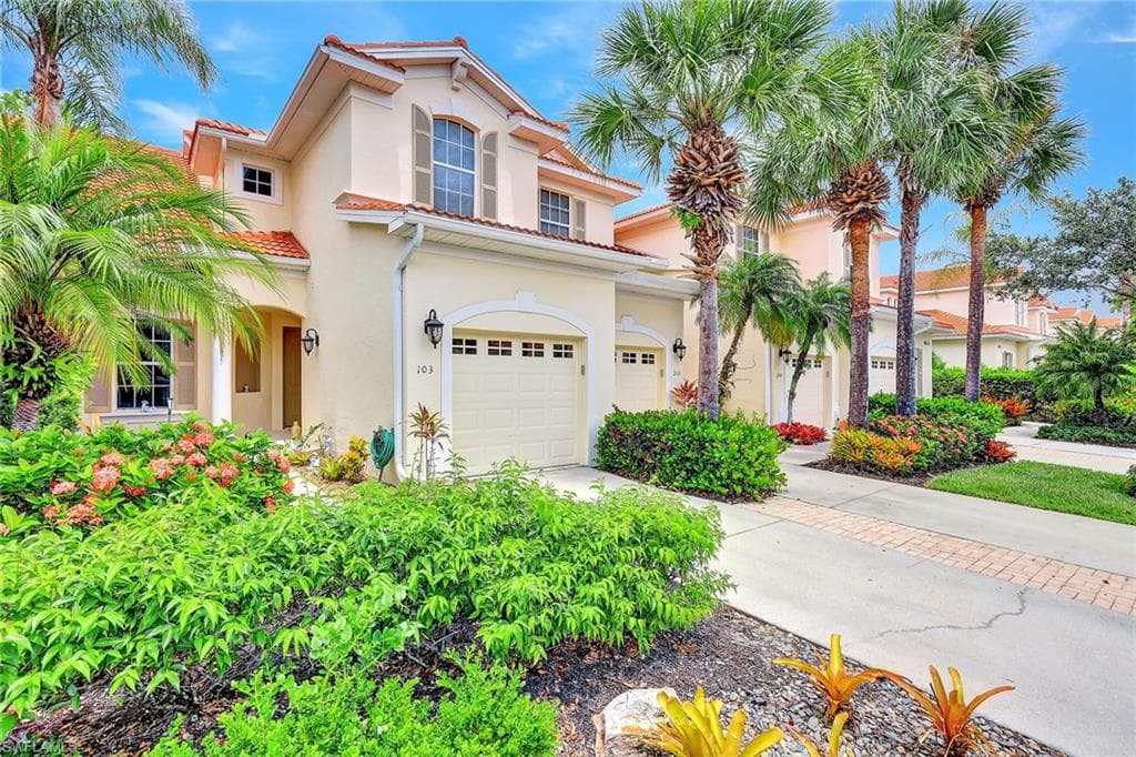 4685 Winged Foot CT 2-103 NAPLES, FL 34112