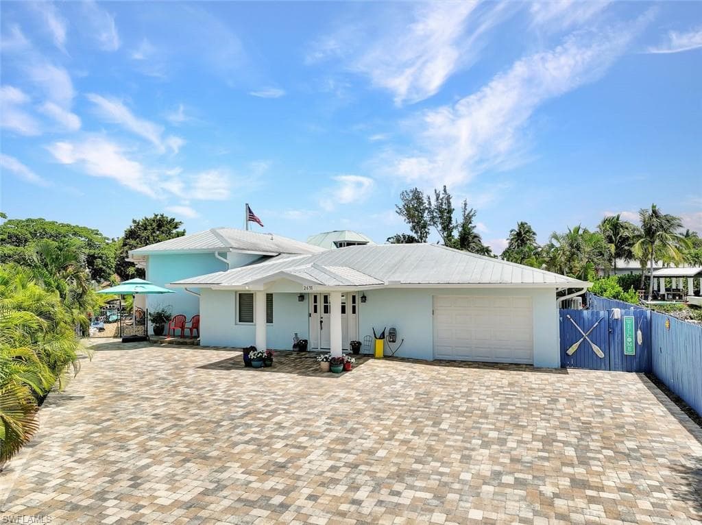 2631 Riverview DR NAPLES, FL 34112