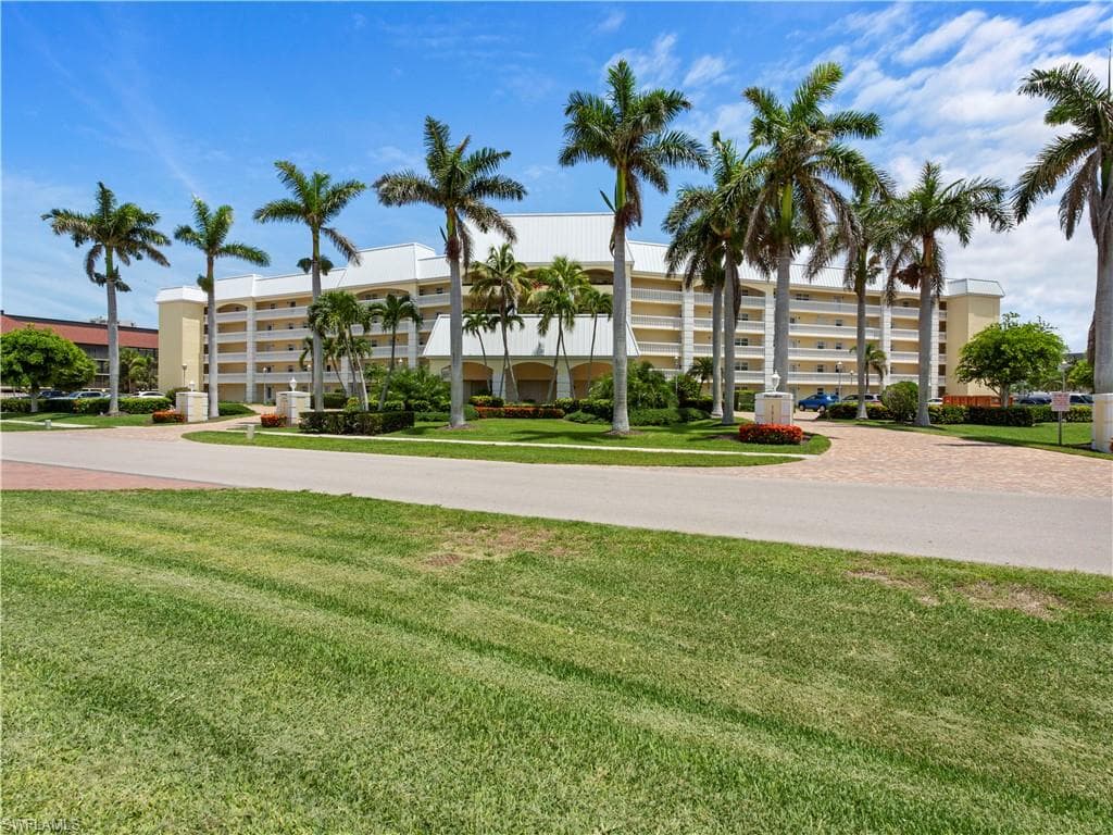 1011 Swallow AVE 409 MARCO ISLAND, FL 34145