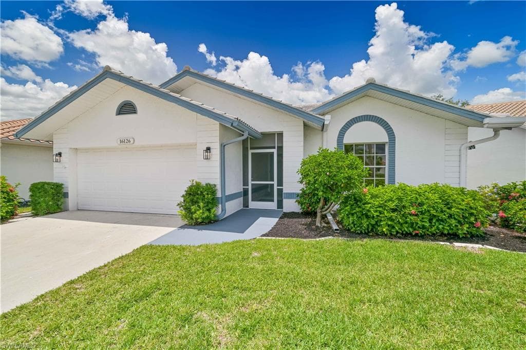 16126 Kelly Woods DR FORT MYERS, FL 33908
