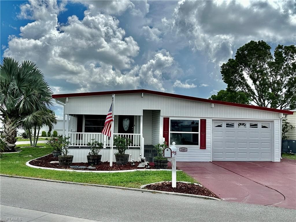 205 Coach LN NORTH FORT MYERS, FL 33917