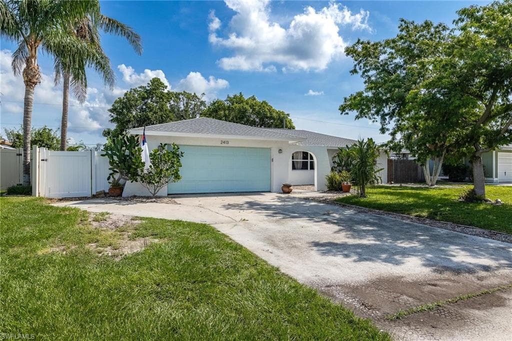 2413 Woodland CIR FORT MYERS, FL 33907