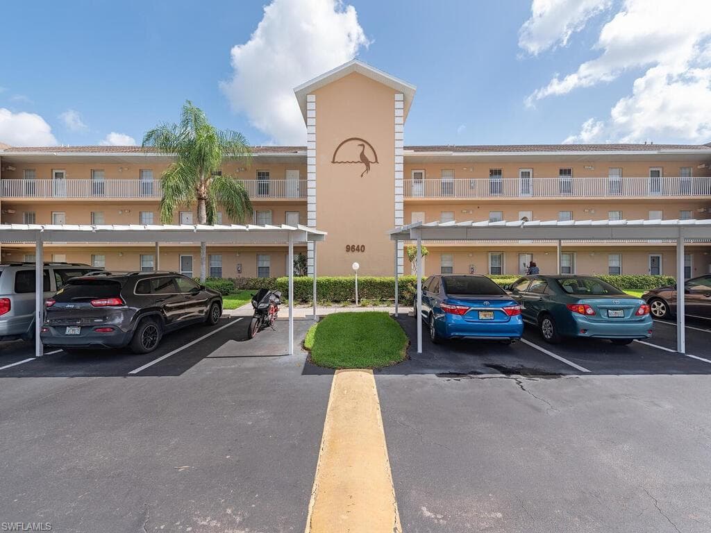 9640 Victoria LN C-303 NAPLES, FL 34109