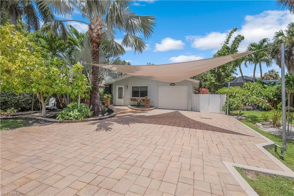 791 96th AVE N NAPLES, FL 34108