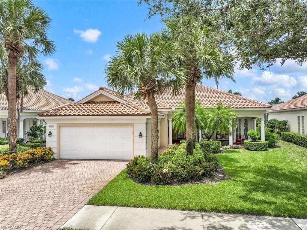 4313 Queen Elizabeth WAY NAPLES, FL 34119