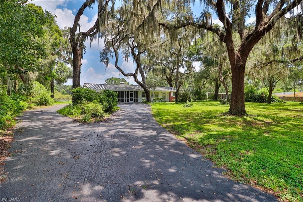 1910 E Wheeler RD SEFFNER, FL 33584