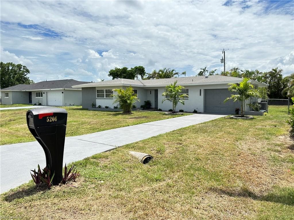 5206 Santa Rosa CT CAPE CORAL, FL 33904