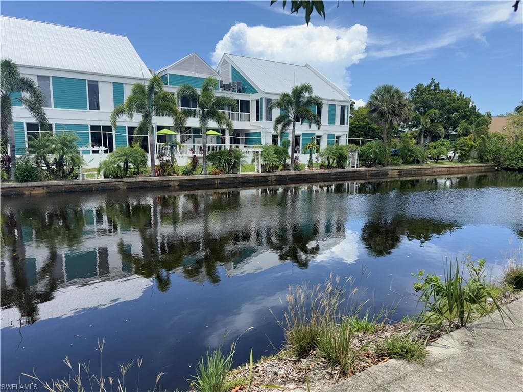 573 13th ST N NAPLES, FL 34102