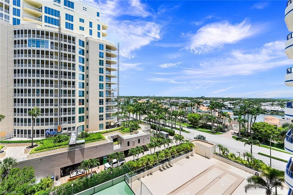 4451 Gulf Shore BLVD N 806 NAPLES, FL 34103