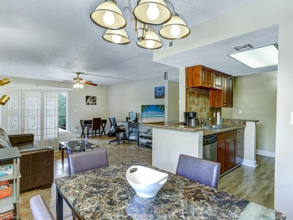 2366 Mall DR 319 FORT MYERS, FL 33901