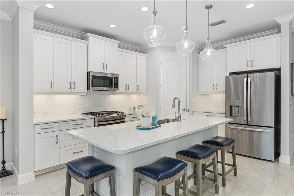 2194 Marquesa CIR NAPLES, FL 34112