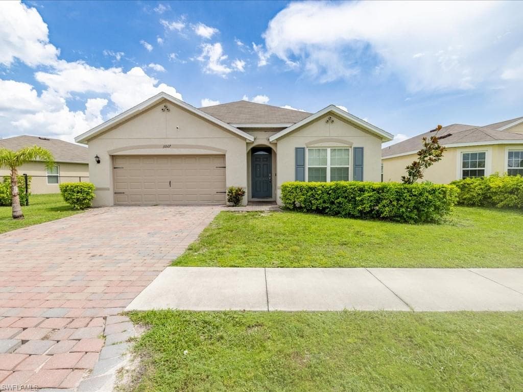 10517 Canal Brook LN LEHIGH ACRES, FL 33936