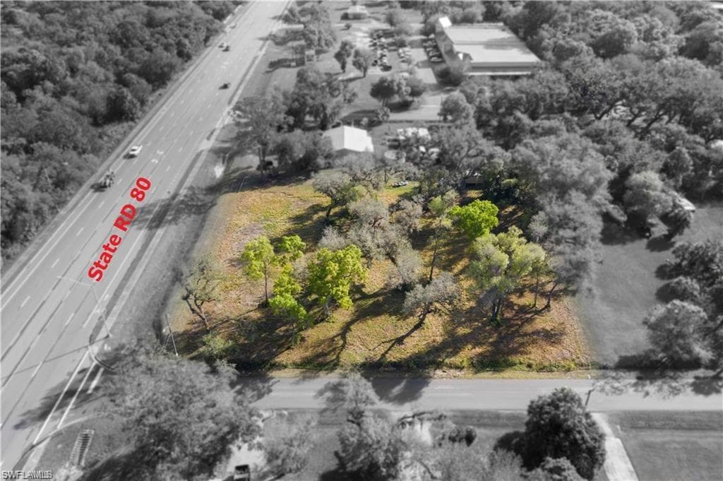 E Hickpochee AVE LABELLE, FL 33935