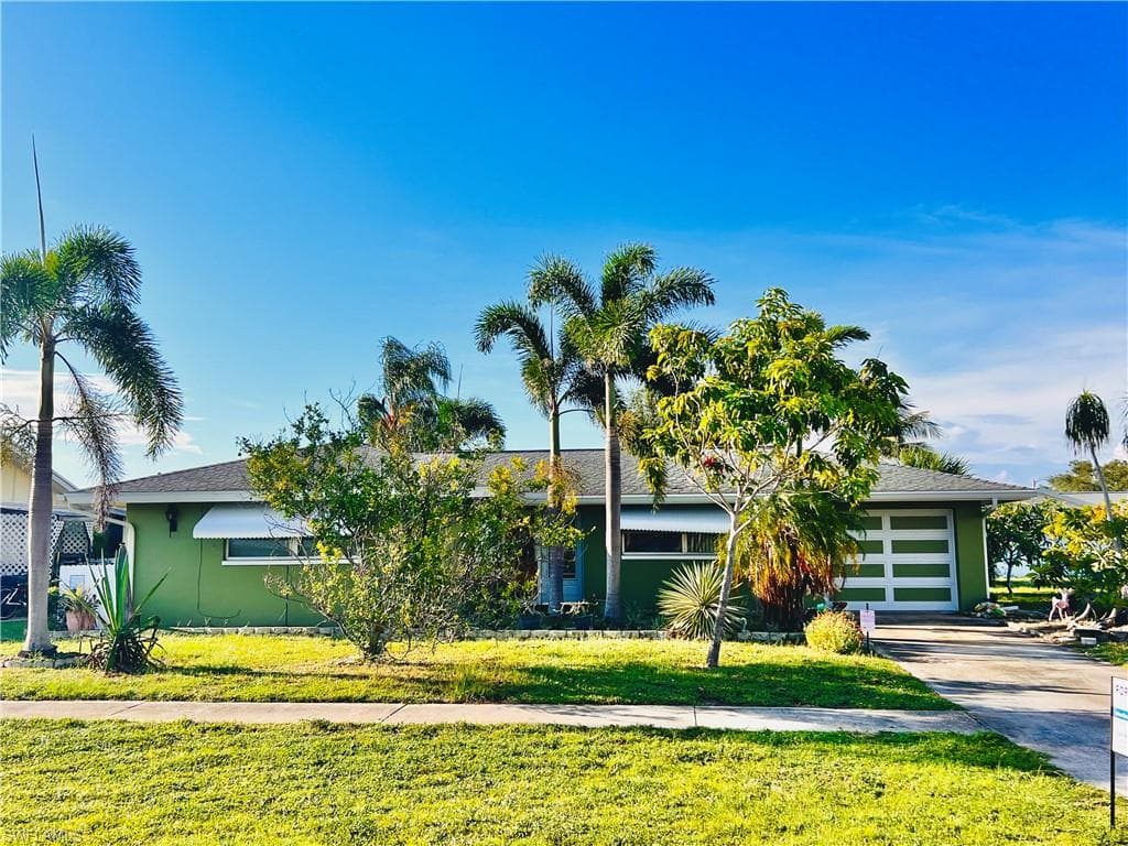 918 Happy RD NORTH FORT MYERS, FL 33903